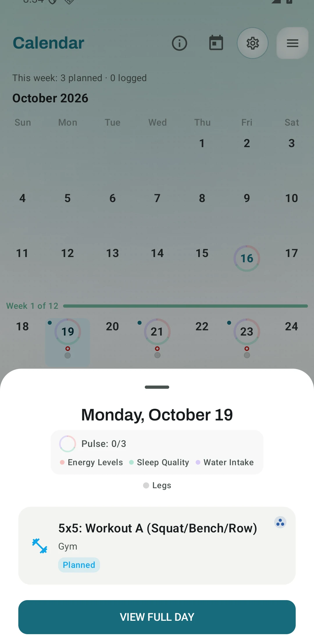 The Kinoku calendar after a Classic 5x5 start shows sessions on Monday, Wednesday and Friday. The day sheet is open on Monday and names the first session, 5x5: Workout A (Squat/Bench/Row). Sample data.