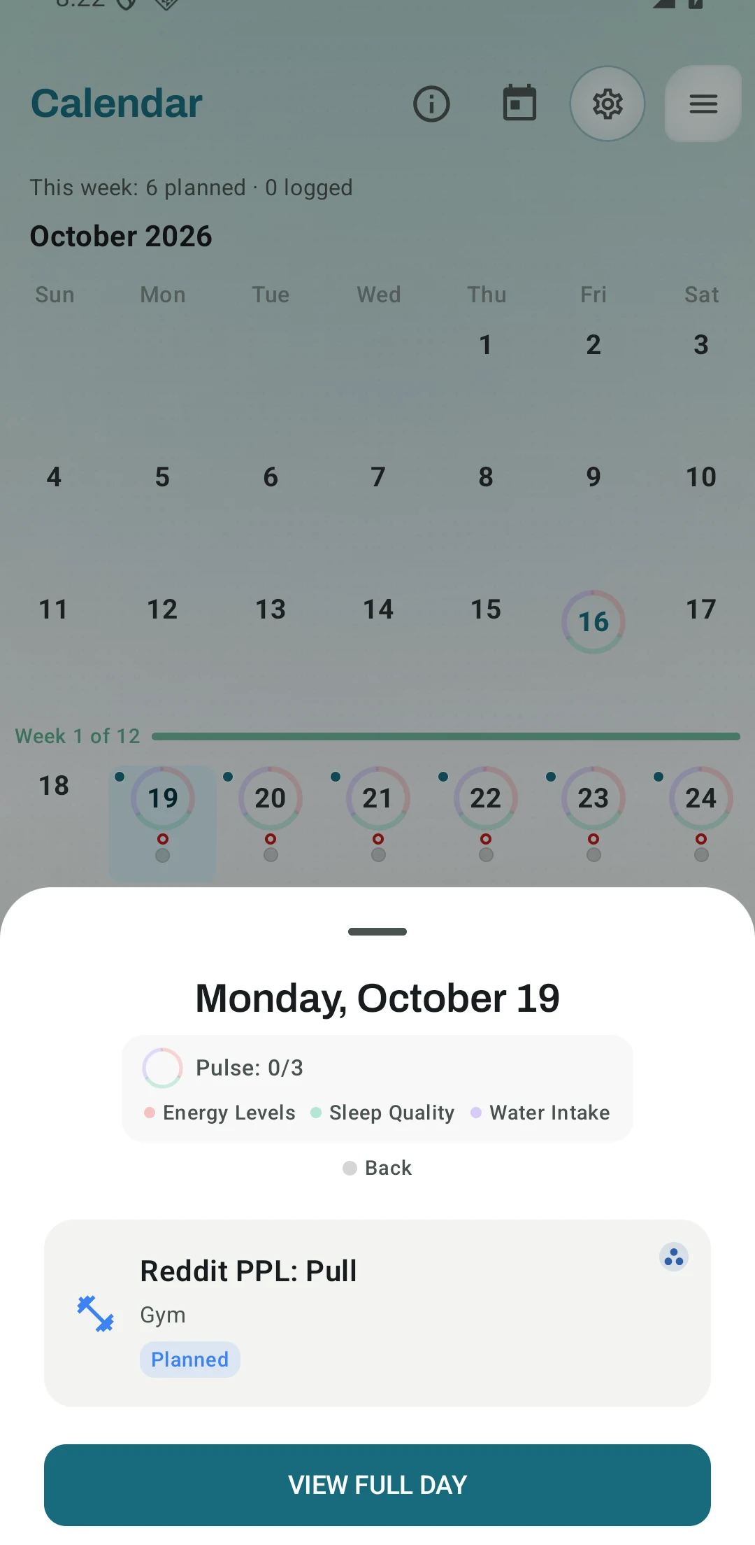 The Kinoku calendar after a Reddit PPL start shows sessions on six days, from Monday to Saturday. The day sheet is open on Monday and names the first session, Reddit PPL: Pull. Sample data.