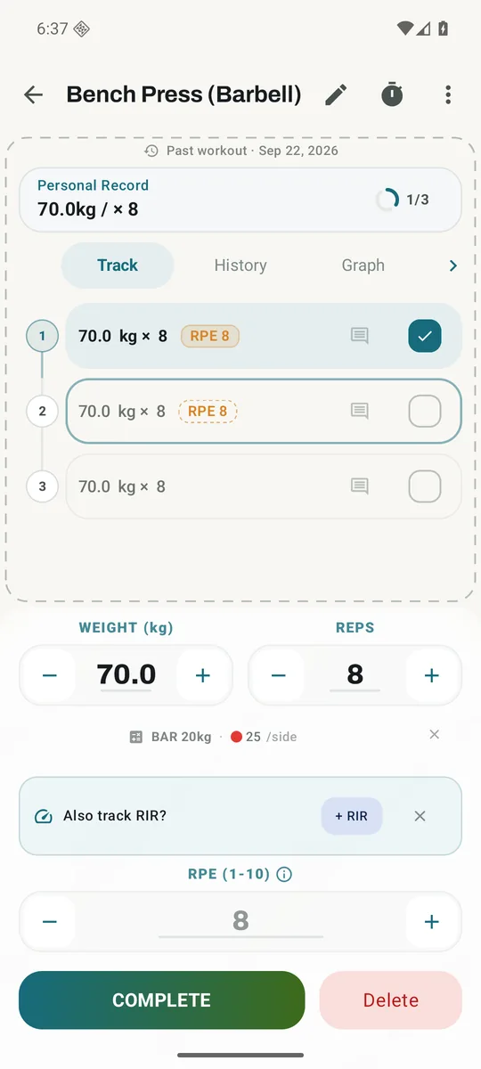 Kinoku's dedicated bench press screen with set entry and exercise history tabs.